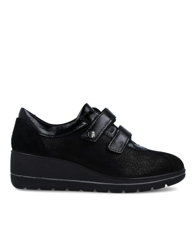 h2Zapato negro con cuna de 4 cm Imac 85627001170011 h2 pEleva tu estilo y altura con las sneakers Imac 85627001170011 Creadas p h2Zapato negro con cuna de 4 cm Imac 85627001170011 h2 pEleva tu estilo y altura con las sneakers Imac 85627001170011 Creadas p