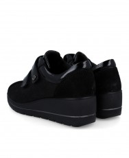 h2Zapato negro con cuna de 4 cm Imac 85627001170011 h2 pEleva tu estilo y altura con las sneakers Imac 85627001170011 Creadas p h2Zapato negro con cuna de 4 cm Imac 85627001170011 h2 pEleva tu estilo y altura con las sneakers Imac 85627001170011 Creadas p