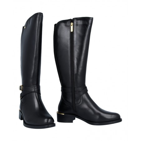 h2Botas negras altas con abalorio Carmela 162020 h2 pConquista cada paso con elegancia y estilo con las botas Carmela modelo 16