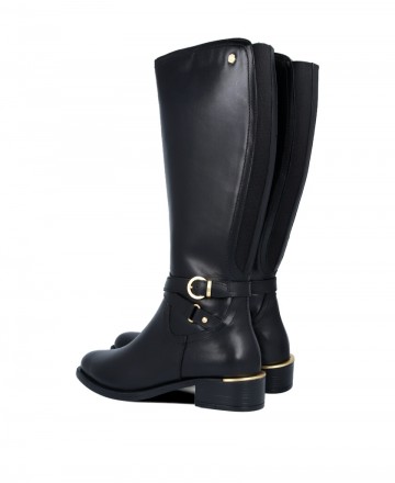h2Botas negras altas con abalorio Carmela 162020 h2 pConquista cada paso con elegancia y estilo con las botas Carmela modelo 16