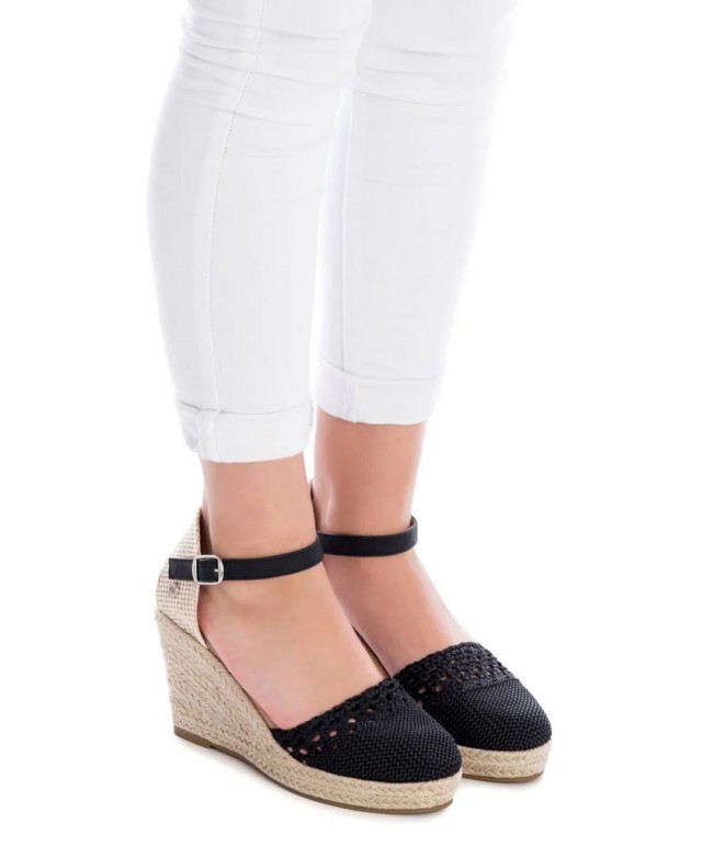 Espardena o yute para mujer en color negro Caracteristicas con hebilla cuna 7 cm zapato de estilo casual suela de yute exterior Espardena o yute para mujer en color negro Caracteristicas con hebilla cuna 7 cm zapato de estilo casual suela de yute exterior