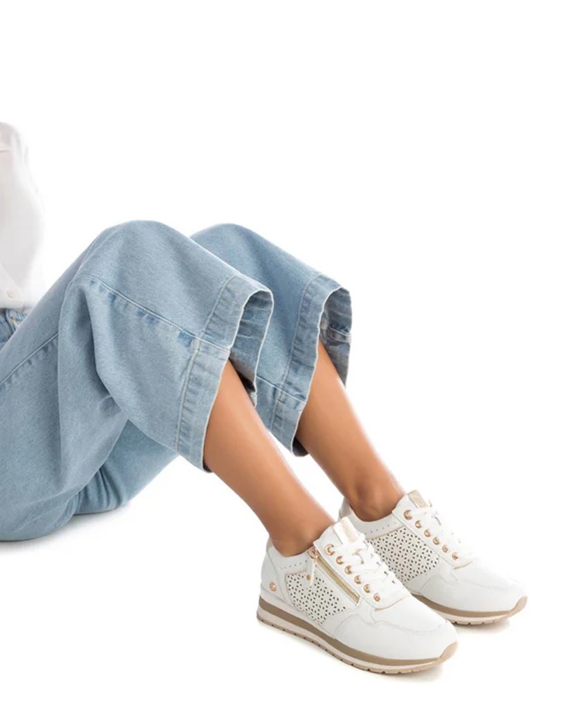Zapatilla sneaker en color blanco Xti 142234