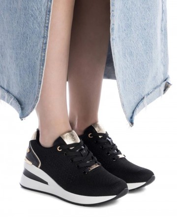 Sneakers con cuña y cordones Xti 143721