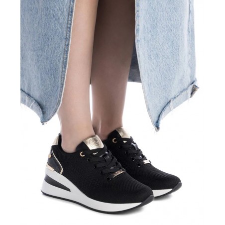 Sneakers con cuña y cordones Xti 143721