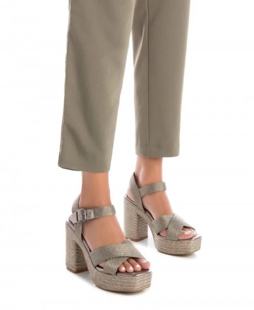 Sandalias metalizadas de tacón Xti 142741