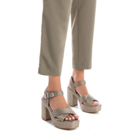 Sandalias metalizadas de tacón Xti 142741