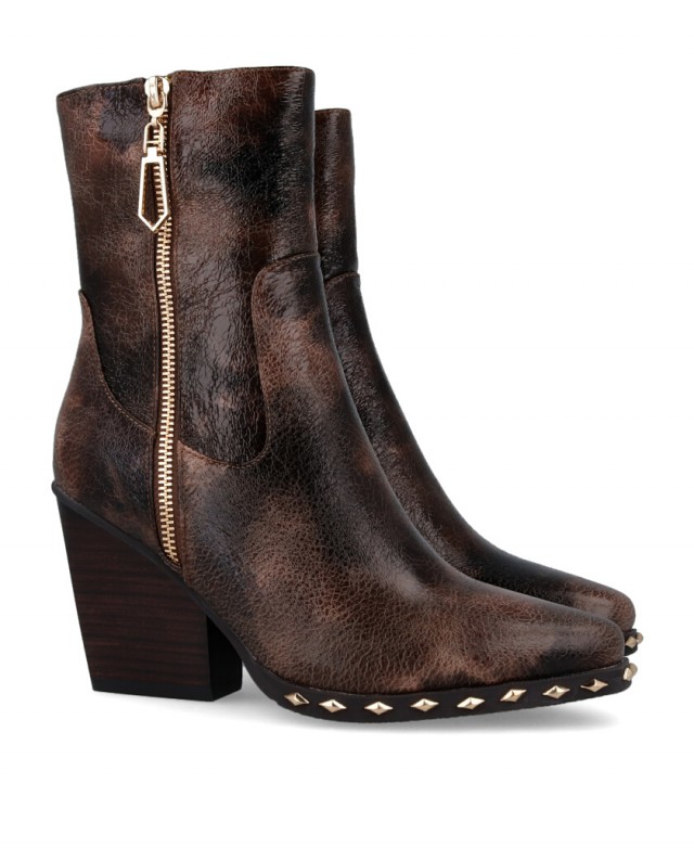 Botines con tachuelas Noa Harmon Caffeine 10140