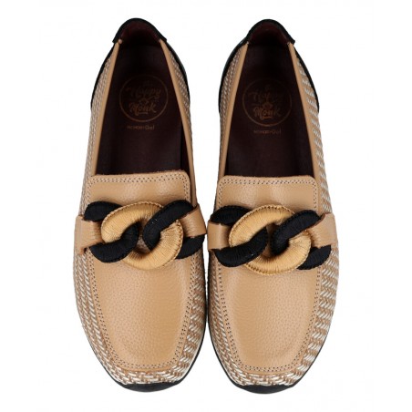 h2Mocasines beige de piel Happy Monk Vanity 011 h2 pDescubre la comodidad elevada a su maxima expresion con los zapatos Happy M