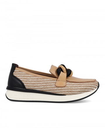 h2Mocasines beige de piel Happy Monk Vanity 011 h2 pDescubre la comodidad elevada a su maxima expresion con los zapatos Happy M