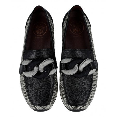 h2Mocasin con abalorio textil Happy Monk Vanity 011 h2 pAnade un toque de sofisticacion a tu armario con los zapatos Happy Monk