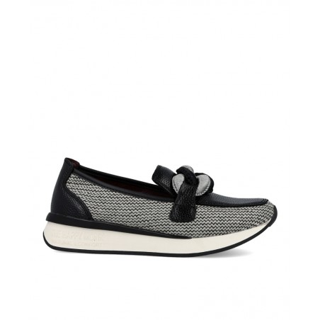 h2Mocasin con abalorio textil Happy Monk Vanity 011 h2 pAnade un toque de sofisticacion a tu armario con los zapatos Happy Monk