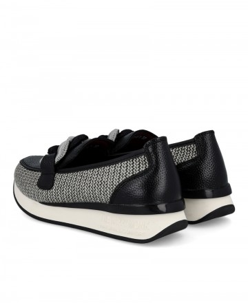 h2Mocasin con abalorio textil Happy Monk Vanity 011 h2 pAnade un toque de sofisticacion a tu armario con los zapatos Happy Monk