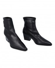 h2Botines elasticos de color negro Miss Elastic 78151 h2 pAnade un toque de estilo y confort a tus looks diarios con los elegan h2Botines elasticos de color negro Miss Elastic 78151 h2 pAnade un toque de estilo y confort a tus looks diarios con los elegan