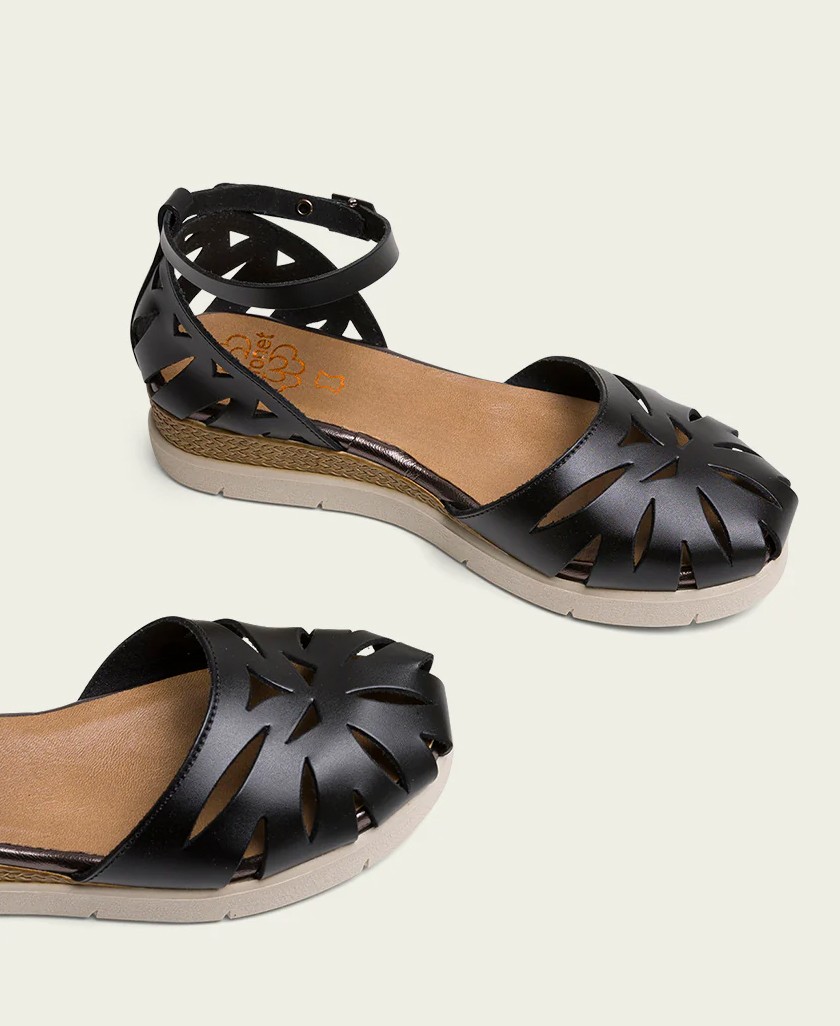 Porronet Carlota 3151 die-cut sandal