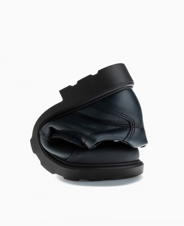 Zapatos para ninos en color azul marino Caracteristicas con cierre de velcro tacon 2 cm Colegial suela de goma exterior piel e 