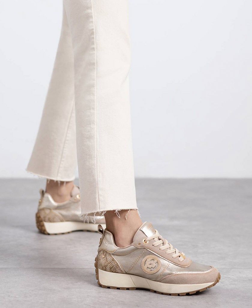 Zapatillas urbanas metalizadas Carmela 162699