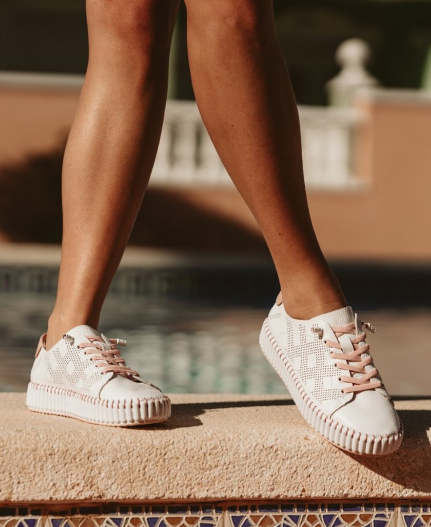 Sneaker troquelada blanca Happy Monk Mallorca-004