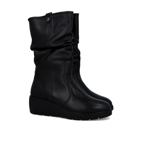h2Botas de mujer de piel negra Imac 8555101400011 h2 pDescubre la perfecta combinacion de elegancia y comodidad para el inviern