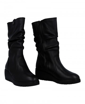 h2Botas de mujer de piel negra Imac 8555101400011 h2 pDescubre la perfecta combinacion de elegancia y comodidad para el inviern