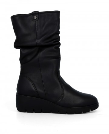 h2Botas de mujer de piel negra Imac 8555101400011 h2 pDescubre la perfecta combinacion de elegancia y comodidad para el inviern