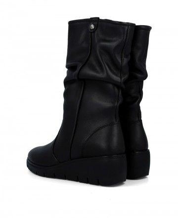 h2Botas de mujer de piel negra Imac 8555101400011 h2 pDescubre la perfecta combinacion de elegancia y comodidad para el inviern