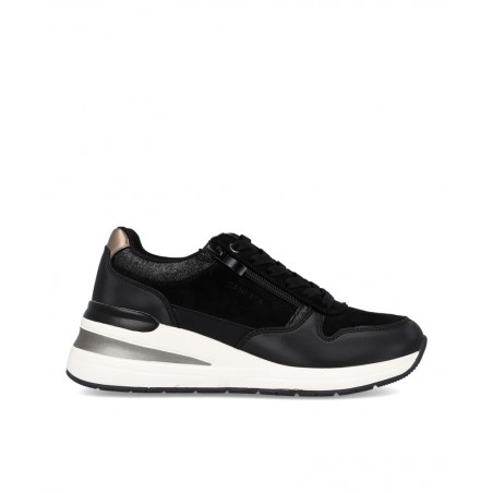 h2Zapatos negros con cuna para mujer Dangela 29067 h2 pIncorpora un toque de estilo a tu look diario con las sneakers Dangela 2