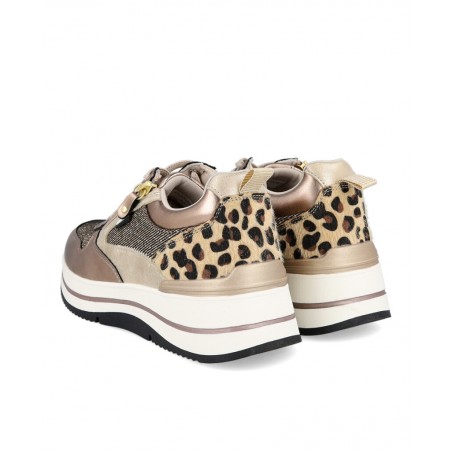 h2Sneakers metalizadas con cuna Dangela 29065 h2 pDeslumbra en cada paso con las sneakers Dangela 29065 la eleccion perfecta pa