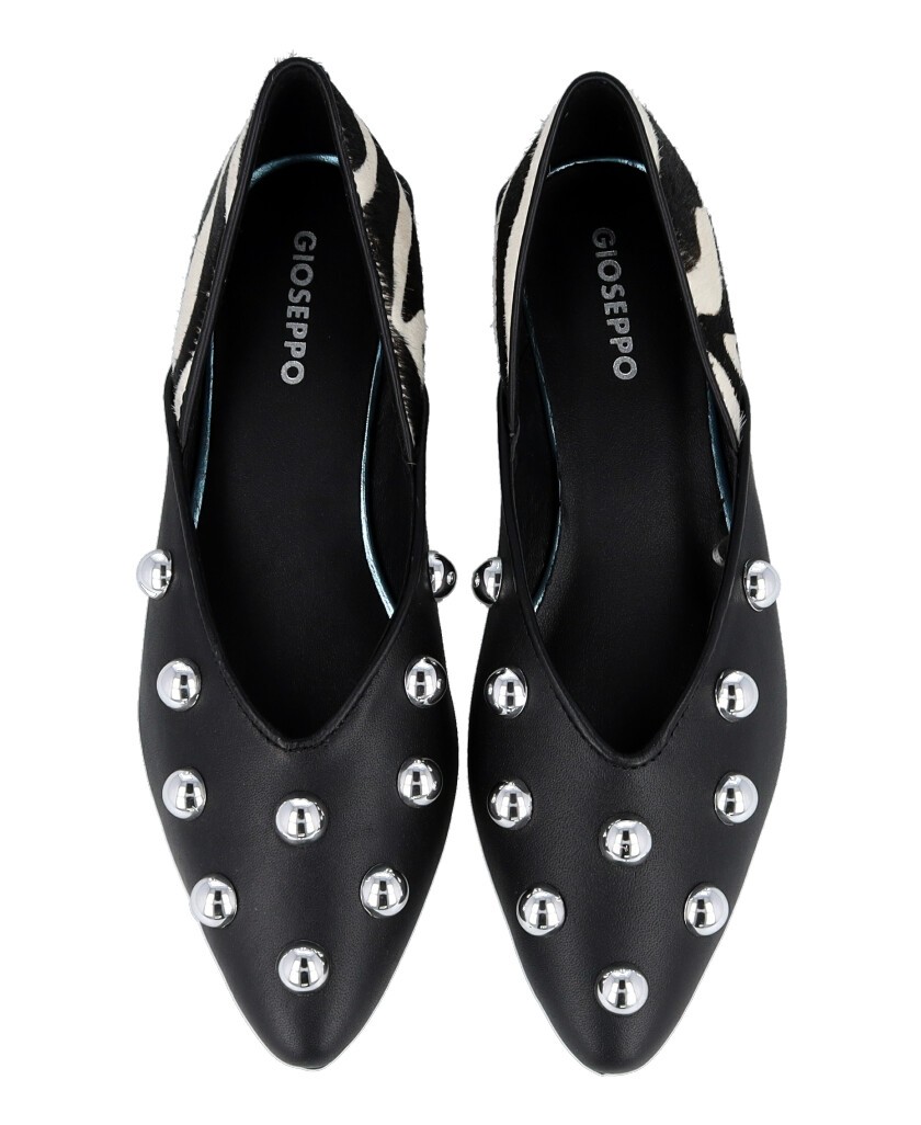 Bailarina piel con tachas Gioseppo Braham 76113-P