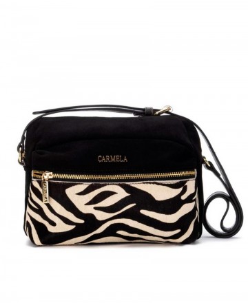 h2Bolso bandolera Carmela 186186 h2 pEl bolso bandolera Carmela 186186 en color negro es mucho mas que un accesorio es una decl