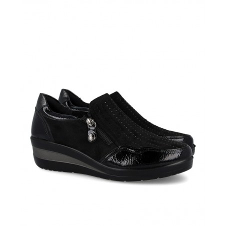 Mocasines negros casual con cuña Amarpies 29385