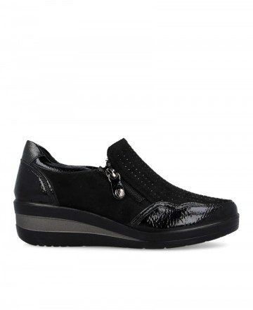 Mocasines negros casual con cuña Amarpies 29385