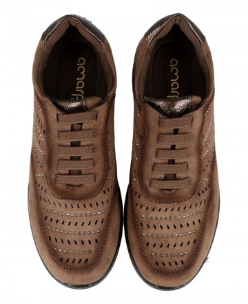 Sneakers troqueladas y con brillo Amarpies 29393