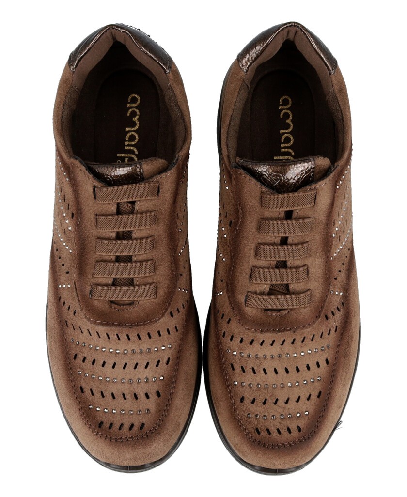 Sneakers troqueladas y con brillo Amarpies 29393