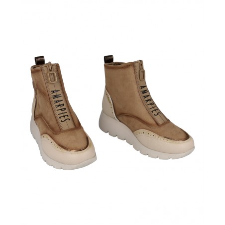Botín casual con cuña color beige Amarpies 29419