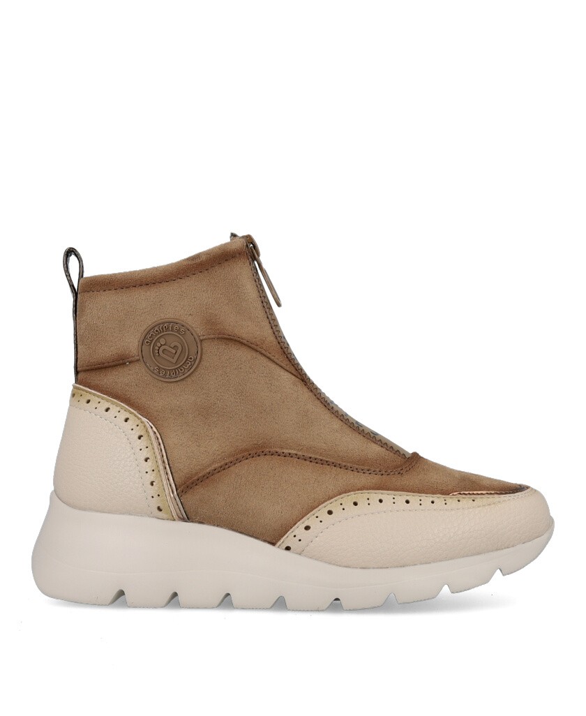 Botín casual con cuña color beige Amarpies 29419