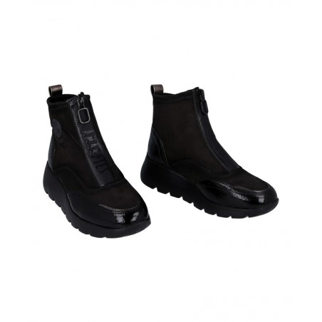h2Botines negros con cremallera Amarpies 29419 h2 pAnade un toque de sofisticacion a tus atuendos diarios con el botin Amarpies