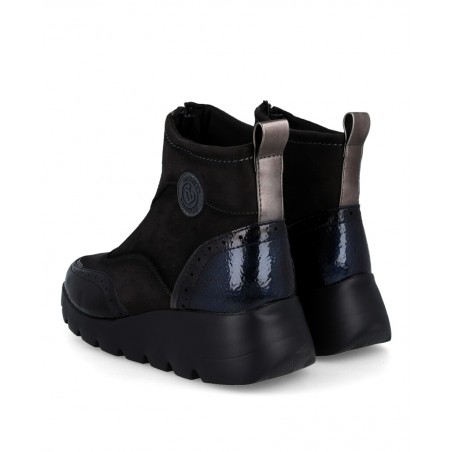 h2Botines negros con cremallera Amarpies 29419 h2 pAnade un toque de sofisticacion a tus atuendos diarios con el botin Amarpies