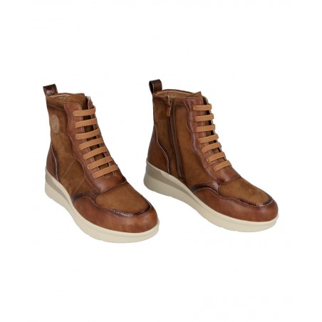 h2Botines militares de color cuero Amarpies 29422 h2 pAnade un toque de actitud y estilo a tu look con los audaces botines Amar