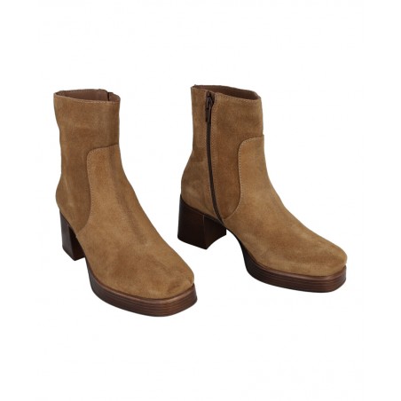 h2Botin taupe con plataforma Patricia Miller 6911 h2 pEleva tu estilo con el botin Patricia Miller modelo 6911 una declaracion 