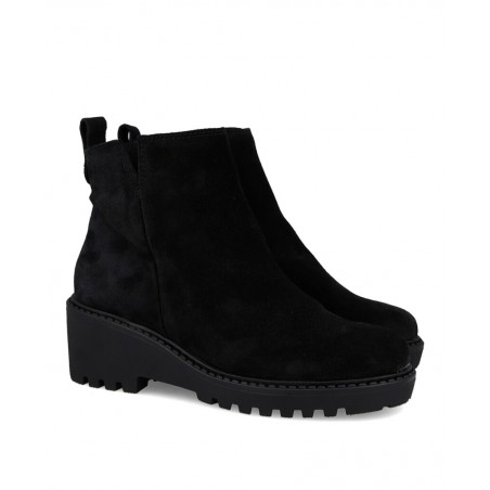h2Botines con cuna y suela dentada Porronet 4743 h2 pCombina estilo y funcionalidad con los botines Porronet 4743 Estos en un a