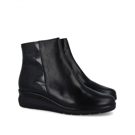 h2Botin negro con el talon satinado Pitillos 10736 h2 pDescubre el equilibrio perfecto entre estilo y confort con el zapato Pit