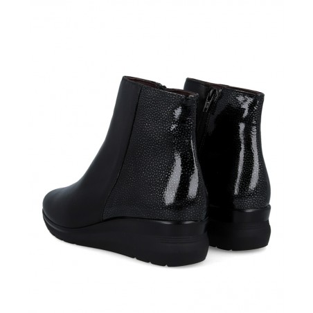 h2Botin negro con el talon satinado Pitillos 10736 h2 pDescubre el equilibrio perfecto entre estilo y confort con el zapato Pit