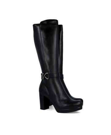 h2Botas negras con abalorio Patricia Miller 6955 h2 pDeslumbra con la sofisticacion audaz que te ofrecen las botas Patricia Mil