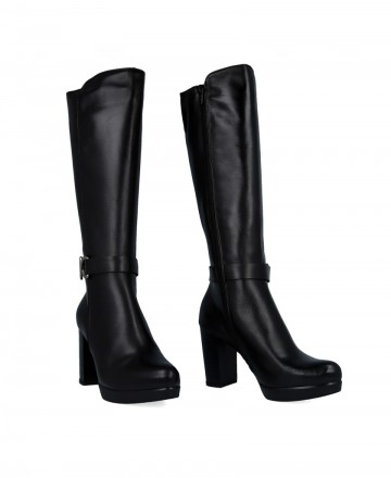 h2Botas negras con abalorio Patricia Miller 6955 h2 pDeslumbra con la sofisticacion audaz que te ofrecen las botas Patricia Mil