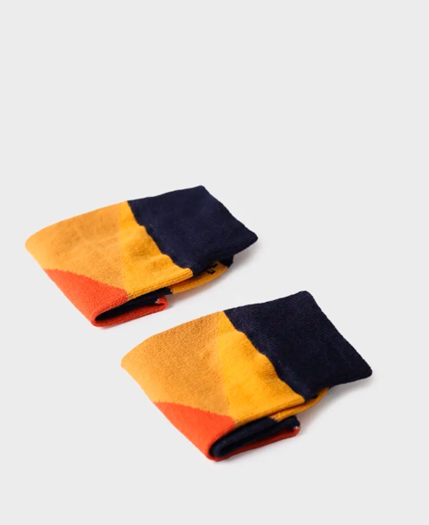 h2Calcetines estampado geometrico Toni Pons Quel Mc h2 pDale un toque de color a tus pies con los calcetines multicolor Quel Br