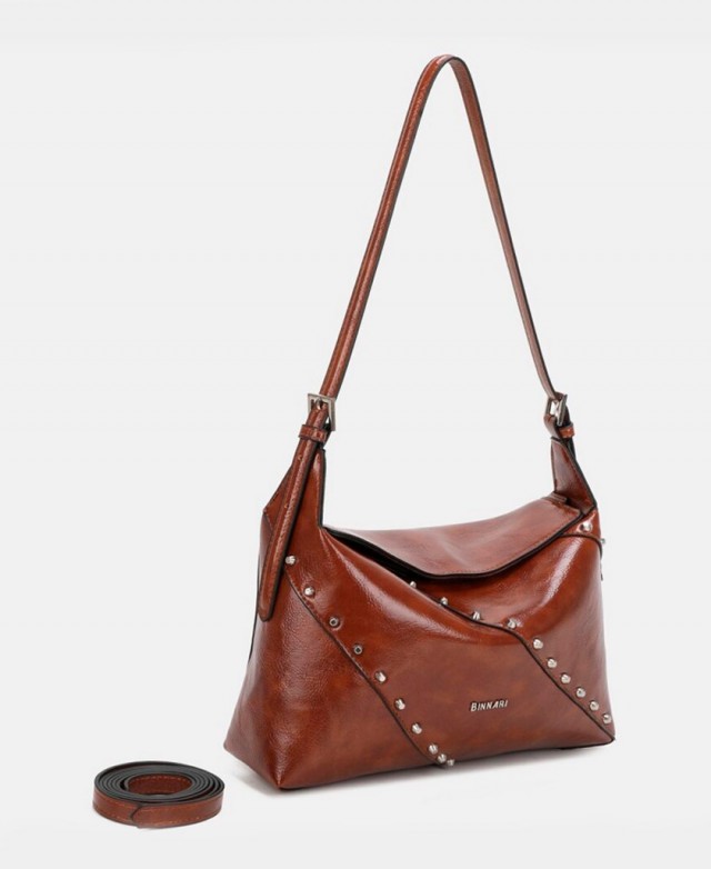 Bolso marrón con tachas Binnari Freeda 20773