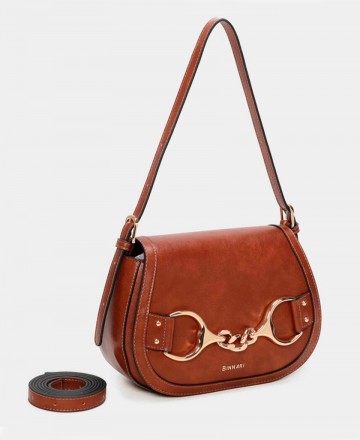 h2Bolso hombro con solapa Binnari Fanny 20741 h2 pEl Bolso Binnari Fanny 20741 en color cuero es el accesorio perfecto para com