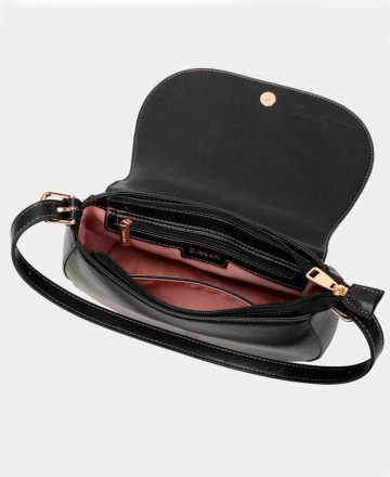 h2Bolso con eslabon dorado Binnari Fanny 20741 h2 pEl Bolso Binnari Fanny 20741 en color negro es la pieza atemporal que estaba