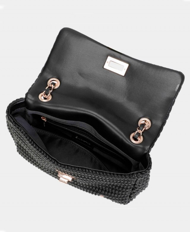 h2Bolso con cadena dorada Binnari Patti 20883 h2 pAnade un toque de sofisticacion a tus looks con el Bolso Binnari Patti 20883