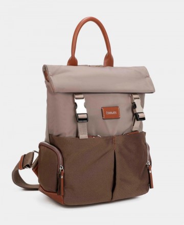 h2Mochila de mujer casual Binnari 20851 h2 pLa Mochila Binnari Louise 20851 en color taupe es el accesorio perfecto para tus di